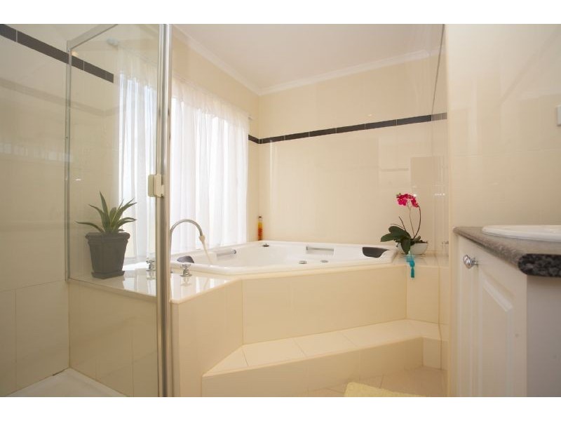 11 Honeyeater Terrace, Cairnlea VIC 3023