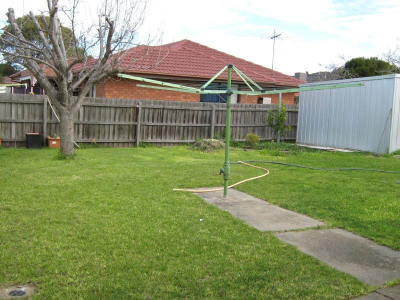 5 Marshall Avenue, St Albans VIC 3021