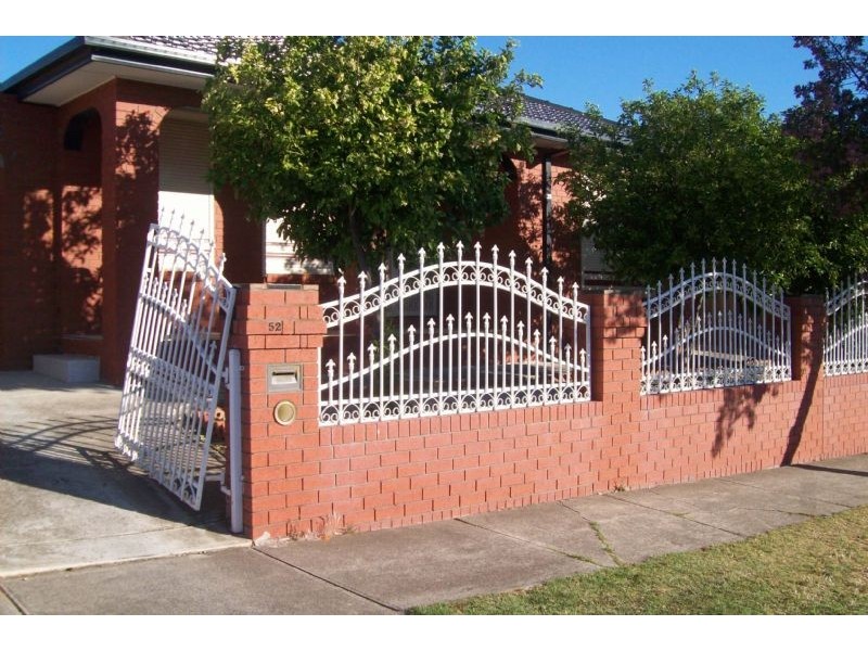 52 MOONSTONE CIRCUIT, St Albans VIC 3021