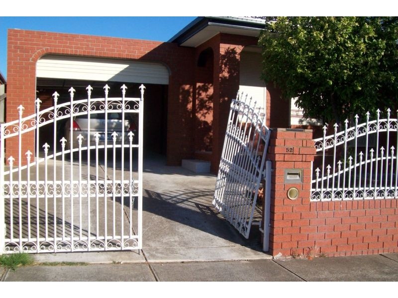 52 MOONSTONE CIRCUIT, St Albans VIC 3021