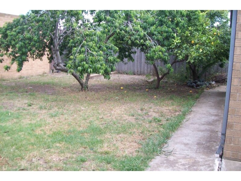 12 LINDSEY ROAD, St Albans VIC 3021