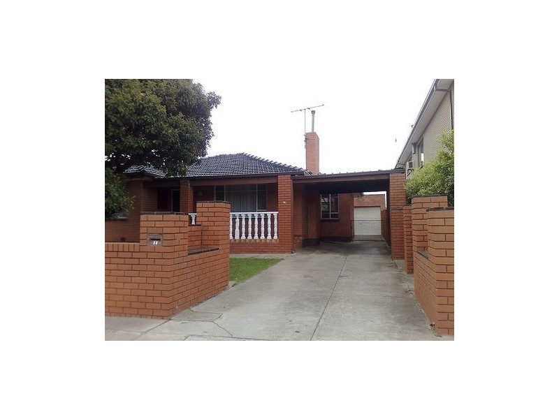 11 IVANHOE AVENUE, St Albans VIC 3021