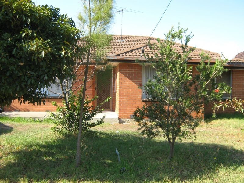 24 MANFRED AVENUE, St Albans VIC 3021