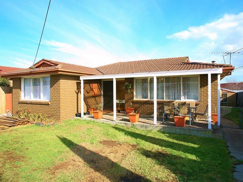 13 HIGHCOMBE CRESCENT, St Albans VIC 3021