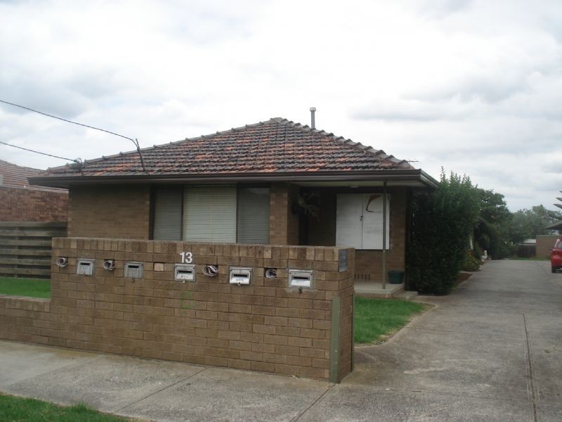 2/13 Adelaide Street, St Albans VIC 3021