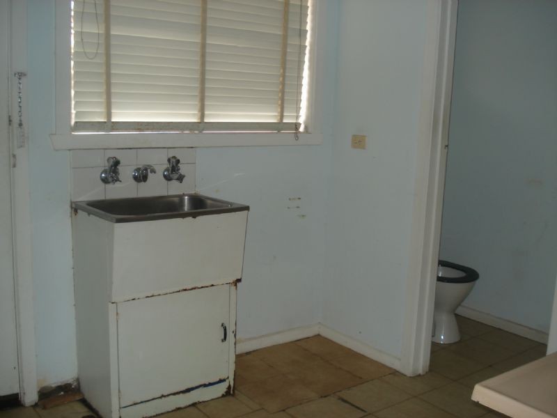 2/13 Adelaide Street, St Albans VIC 3021