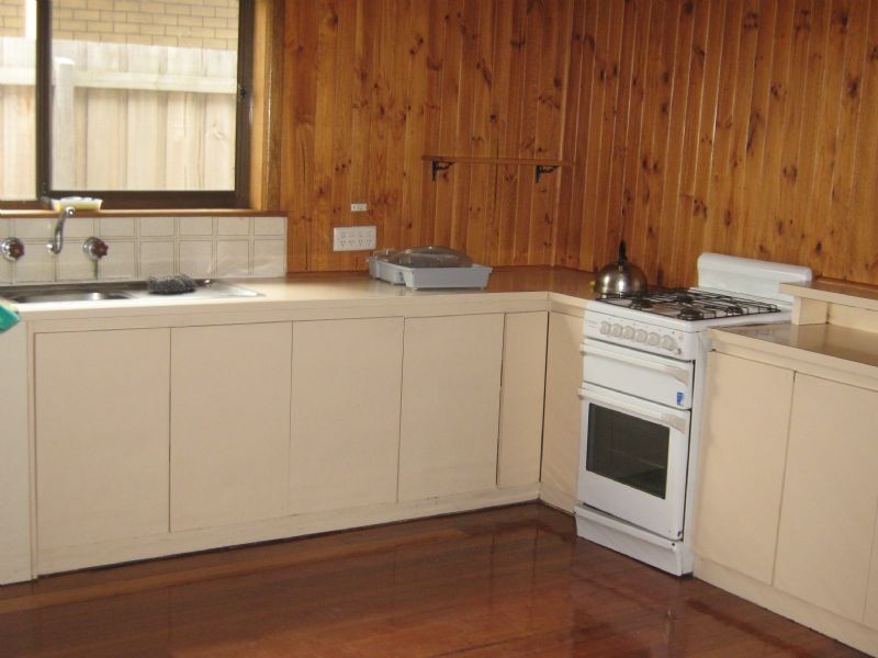 6 CORNHILL STREET, St Albans VIC 3021