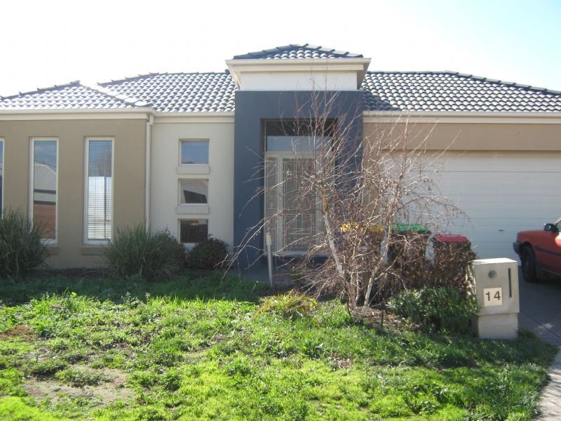 14 KINGS DOMAIN, Caroline Springs VIC 3023