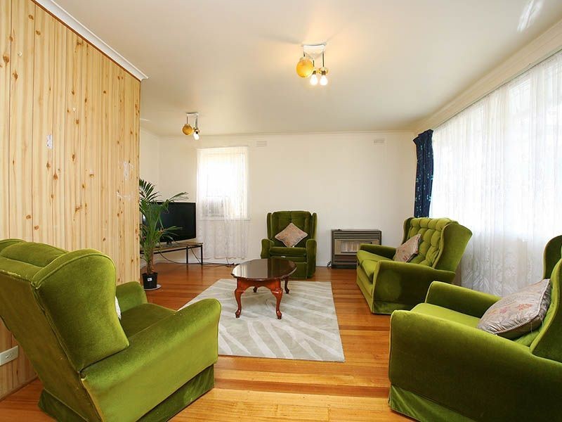 13 Highcombe Crescent, St Albans VIC 3021