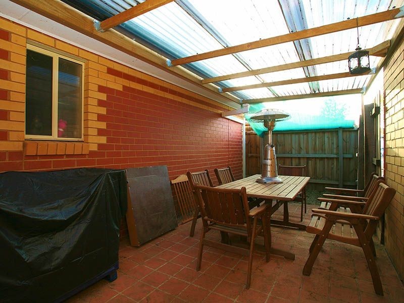 2/26 Manfred Avenue, St Albans VIC 3021