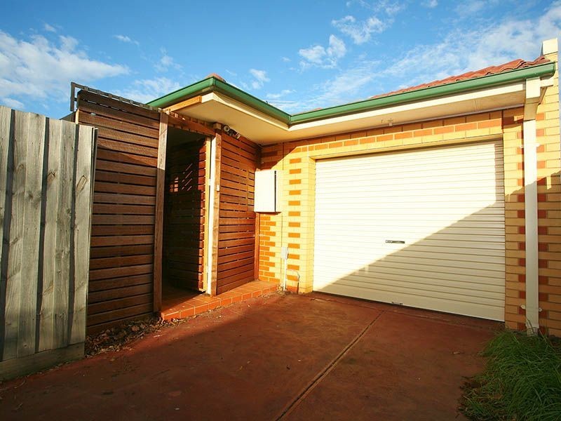 2/26 Manfred Avenue, St Albans VIC 3021