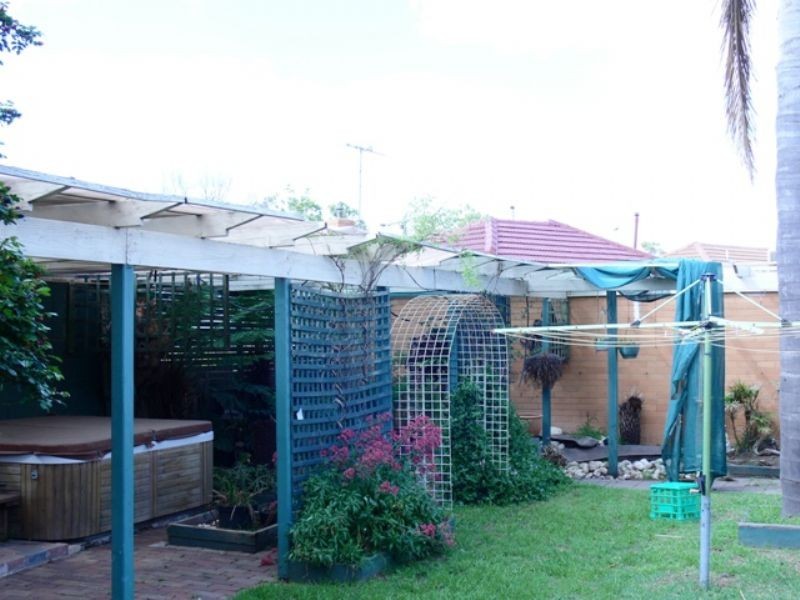 34 Kings Road, St Albans VIC 3021