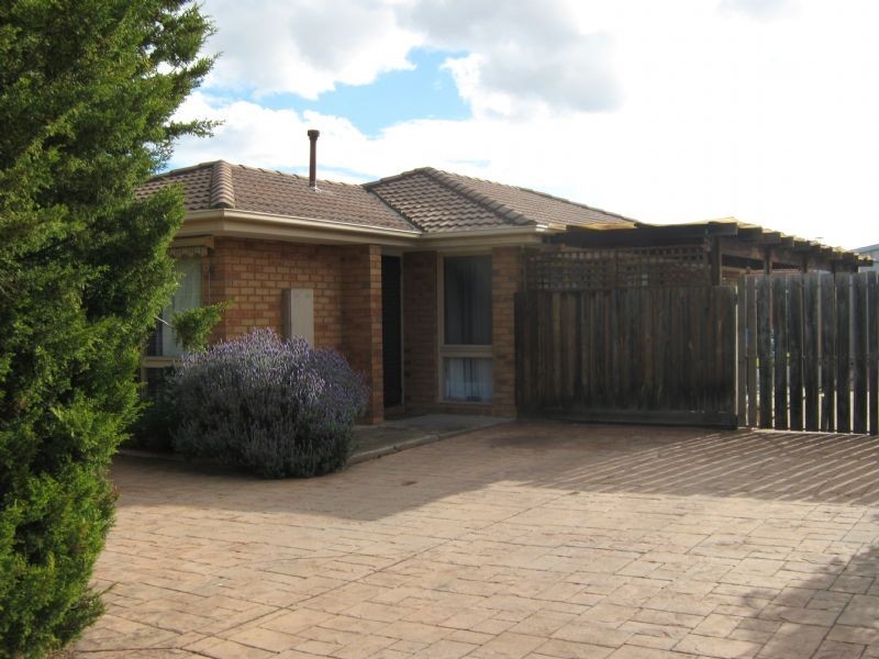 15 Lemco Walk, Delahey VIC 3037