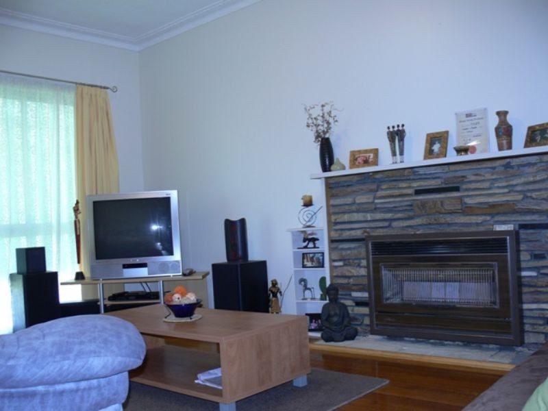 31 Manfred Ave, St Albans VIC 3021