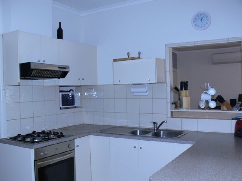 31 Manfred Ave, St Albans VIC 3021