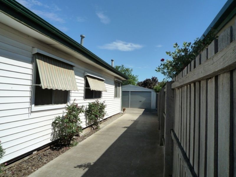 31 Manfred Ave, St Albans VIC 3021