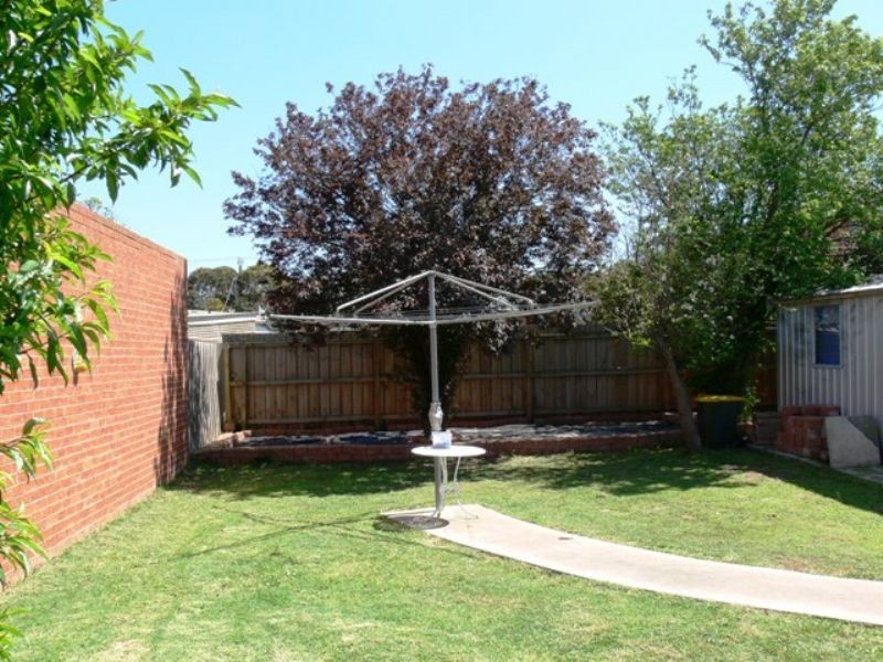 31 Manfred Ave, St Albans VIC 3021