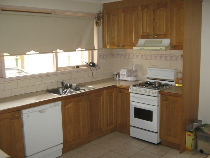 10 Bloomingdale Ave, St Albans VIC 3021