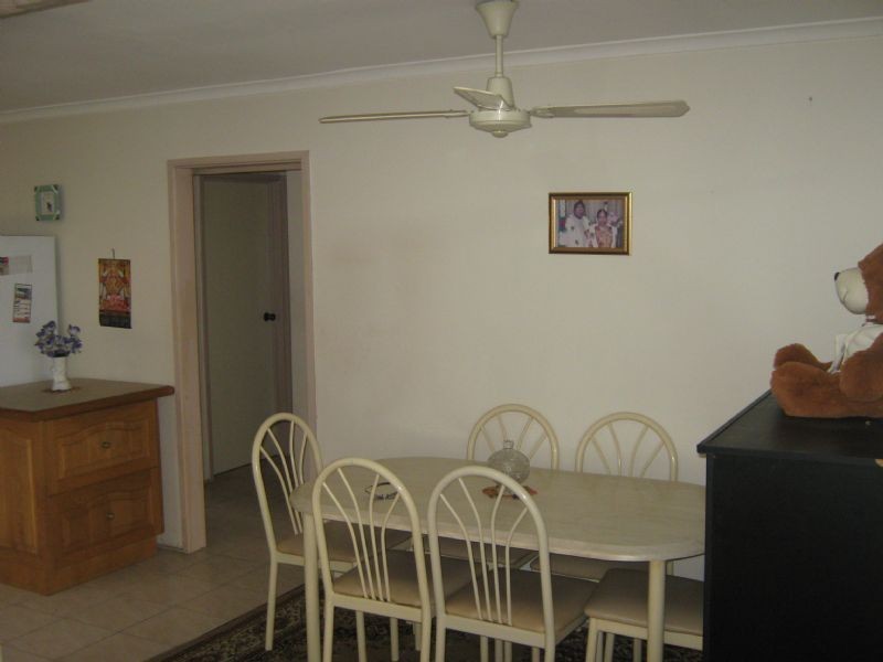 10 Bloomingdale Ave, St Albans VIC 3021