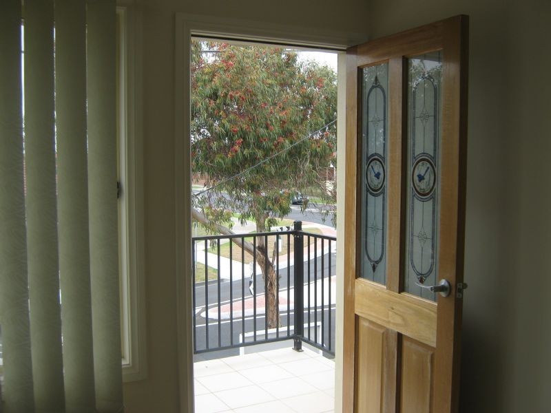 2 Oakwood Road, St Albans VIC 3021