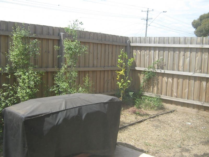 2 Oakwood Road, St Albans VIC 3021