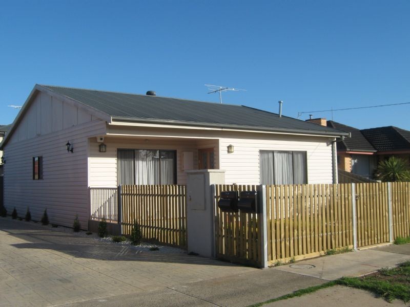 1/36 Bent Street, St Albans VIC 3021