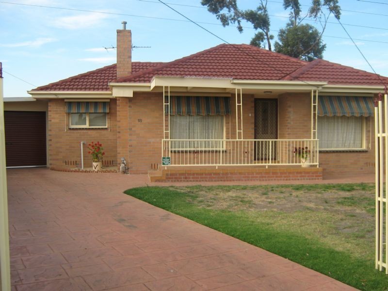 18 Harris Street, St Albans VIC 3021