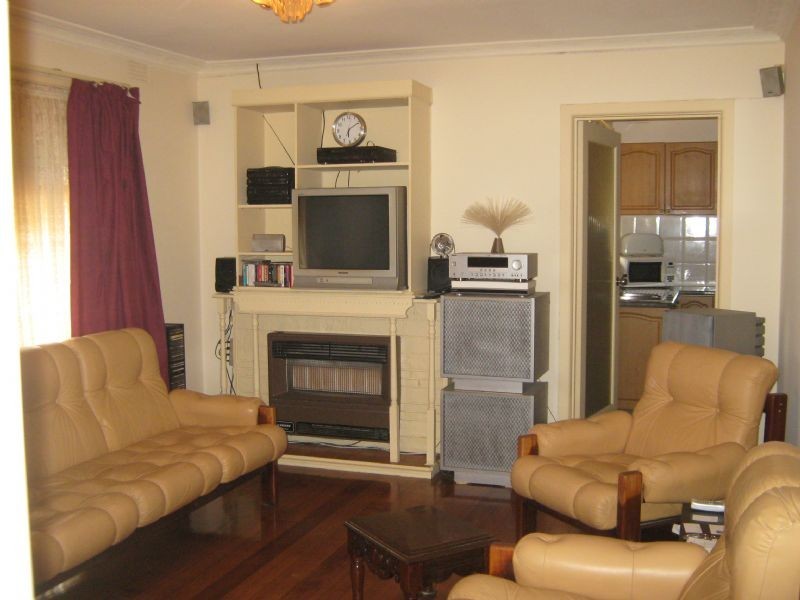 18 Harris Street, St Albans VIC 3021