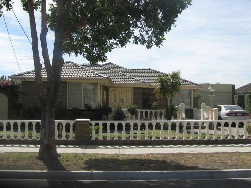 1 Oleander Drive, St Albans VIC 3021