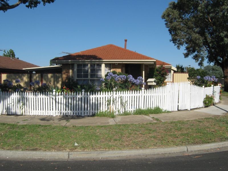 2 Kingsley Place, Delahey VIC 3037