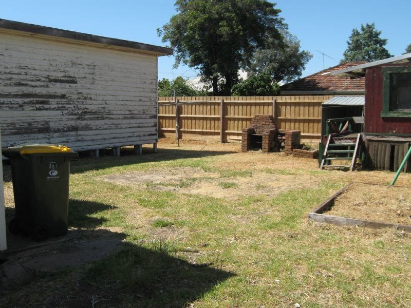 301 MAIN ROAD EAST, St Albans VIC 3021