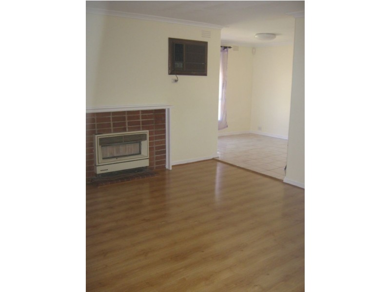 11 Debenham Drive, St Albans VIC 3021