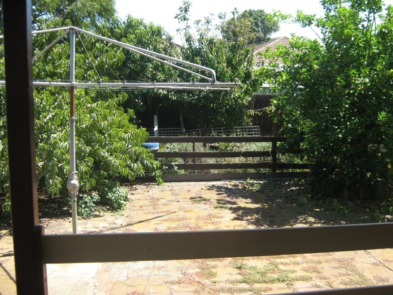 11 Debenham Drive, St Albans VIC 3021