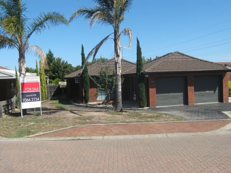 12 Dumosa Court, St Albans VIC 3021