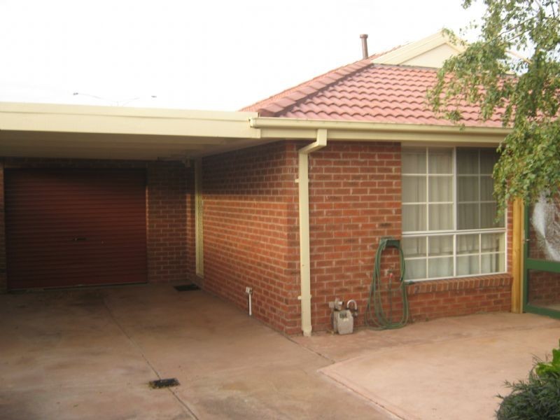 2/35 Hume Drive, Delahey VIC 3037