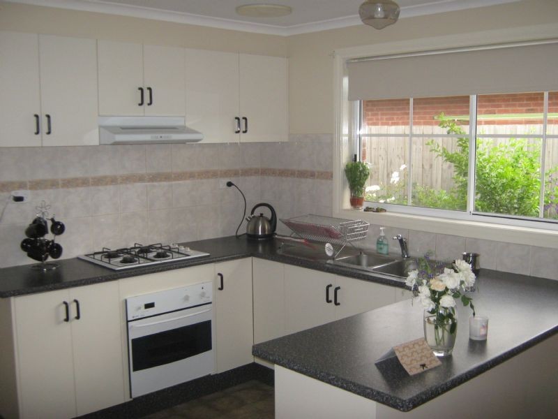 2/35 Hume Drive, Delahey VIC 3037