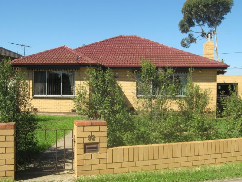 92 East Esplanade, St Albans VIC 3021