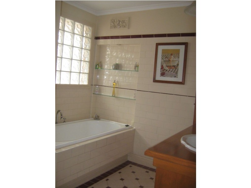 27 Axford Road, St Albans VIC 3021