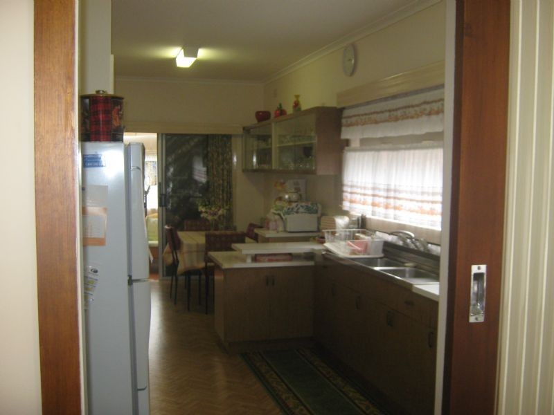 1 adelaide, St Albans VIC 3021