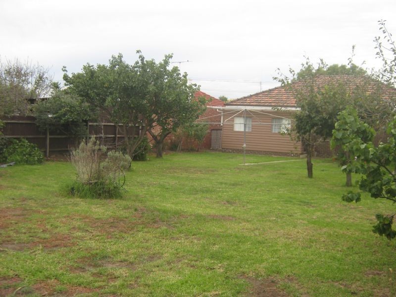 1 adelaide, St Albans VIC 3021