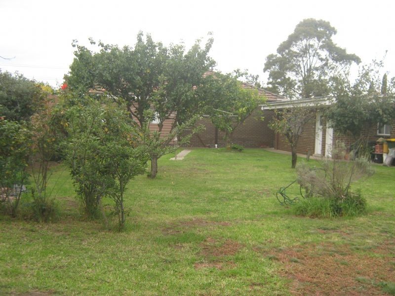 1 adelaide, St Albans VIC 3021