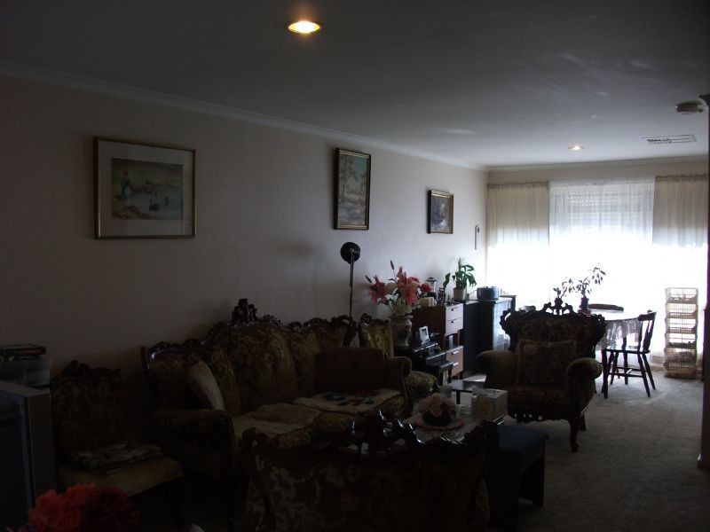 2/32 James, St Albans VIC 3021
