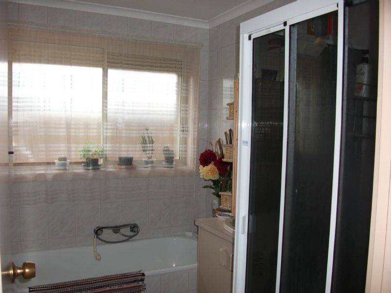 2/32 James, St Albans VIC 3021