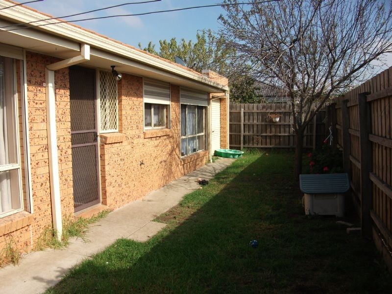 2/32 James, St Albans VIC 3021