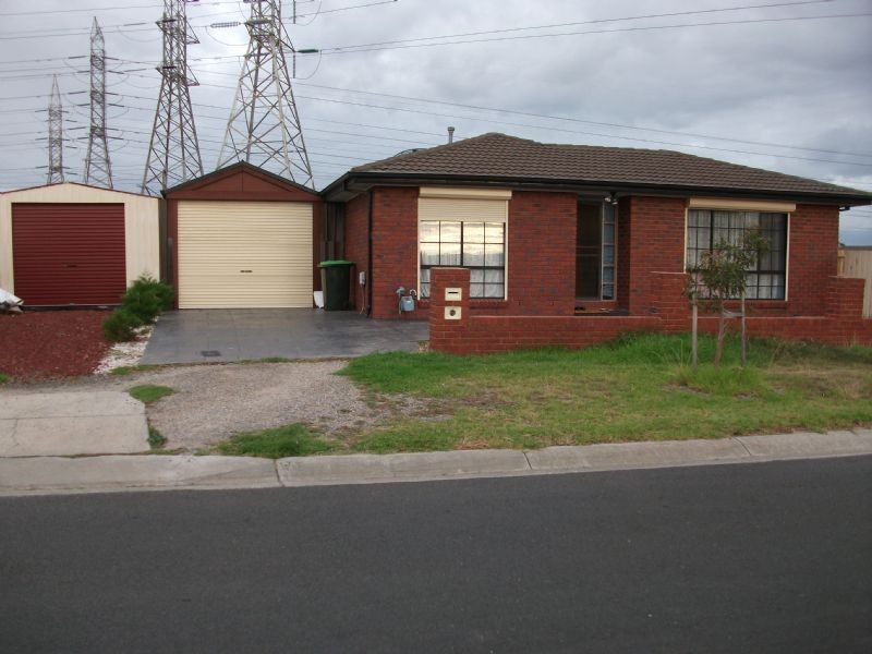 15 CURRUNGHI COURT, St Albans VIC 3021