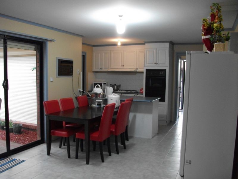 15 CURRUNGHI COURT, St Albans VIC 3021