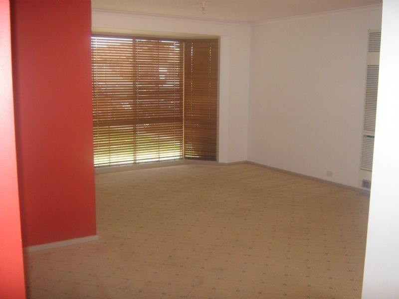 18 Lemco Walk, Delahey VIC 3037