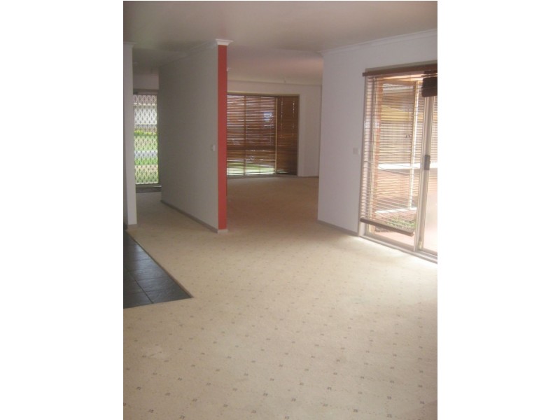 18 Lemco Walk, Delahey VIC 3037