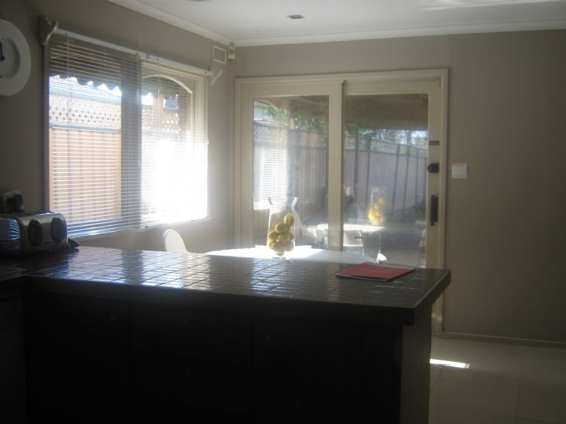 8 Revell Crescent, St Albans VIC 3021