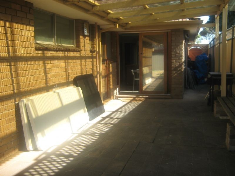 8 Revell Crescent, St Albans VIC 3021